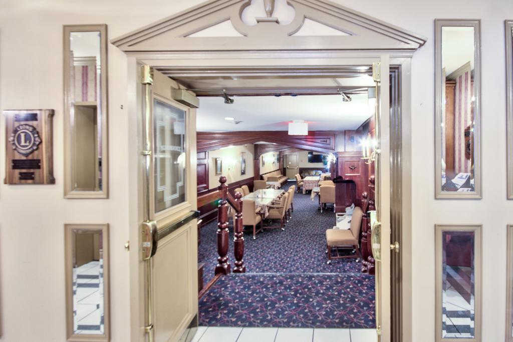 Queen'S Inn Стратфорд Екстер'єр фото